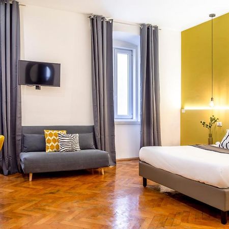 Elegante Appartamento Vicino Alla Stazione - Gold Триест Екстериор снимка
